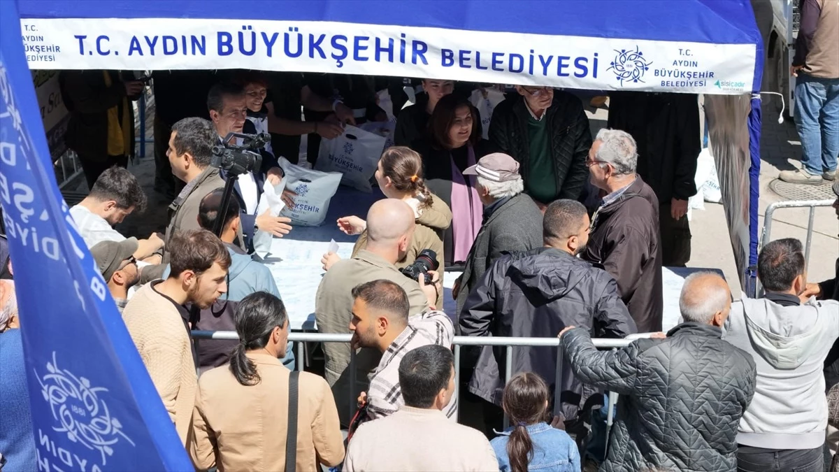 Aydın Büyükşehir Belediyesi Ücretsiz Fide Dağıtımı Yaptı