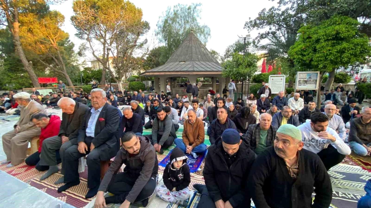 Aydın'da Ramazan Bayramı'nın coşkusu camileri doldurdu